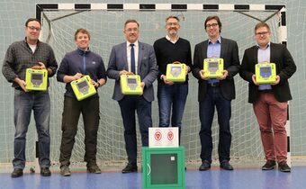 Fünf neue Defibrillatoren im Einsatz