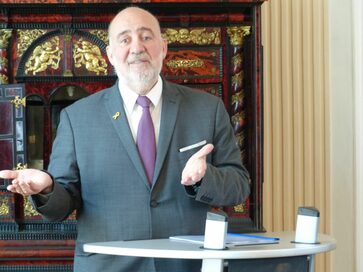 Israels Botschafter Ron Prosor besucht Wetzlar