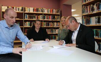 Stadtbibliothek und Volkshochschule intensivieren Zusammenarbeit