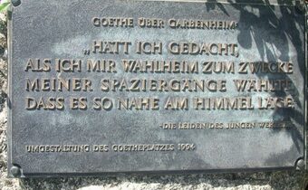 Ein Gedenkstein vor dem Garbenheimer Heimatmuseum
