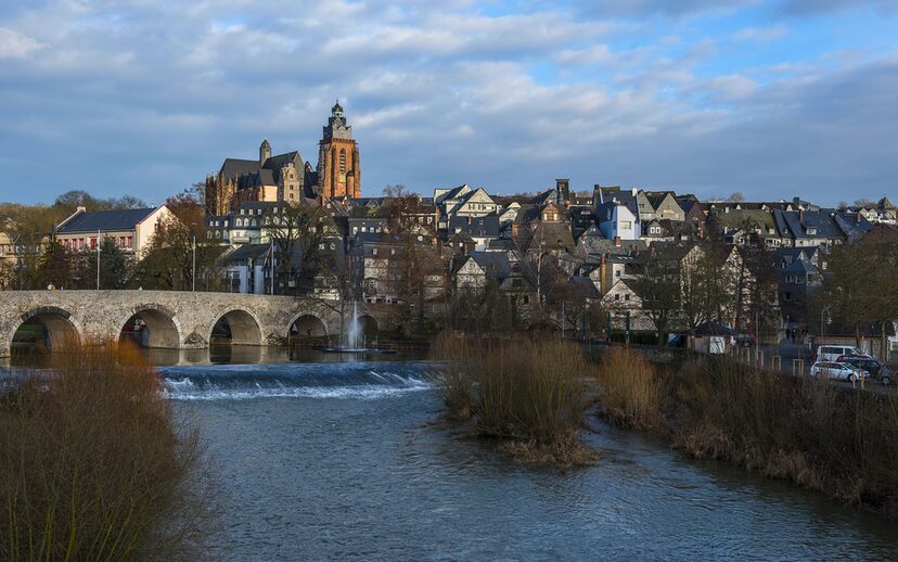 Die Stadt Wetzlar mit Dom und Lahnbrücke