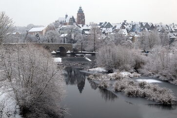 Alte Lahnbrücke im Winter
